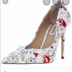 Steve Madden patent Daisie pump - limited graphic